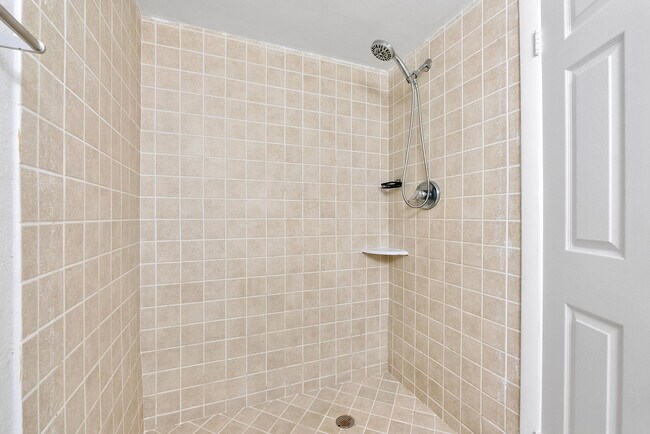 Building Photo - 9777 Westview Dr