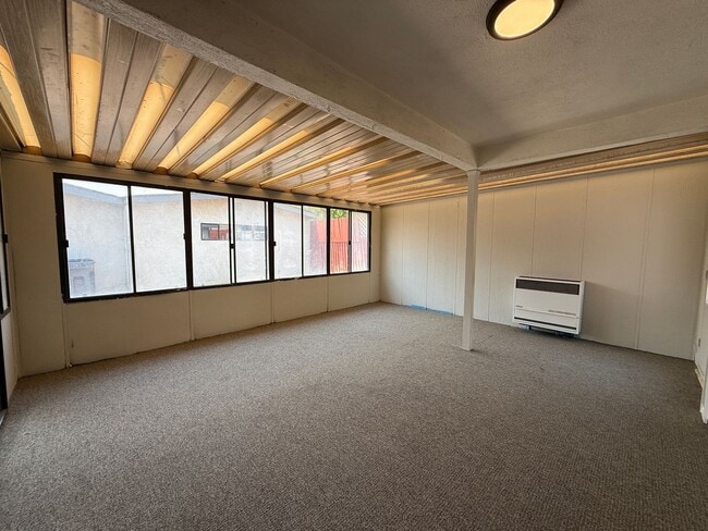 Building Photo - Centrally Located Single Story Updated Home