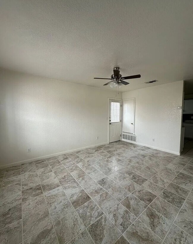 Building Photo - 2806 Leroy Cir