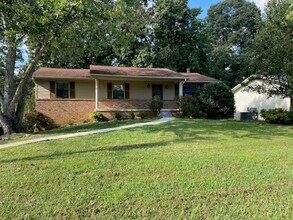Building Photo - Gorgeous 3 bedroom 2.5 bath home in Farrag...