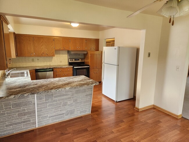 Building Photo - N 64 W23356-W24126 Main St