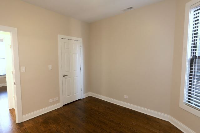 Building Photo - 1218 W Diversey Pkwy