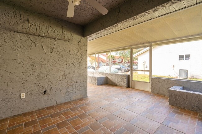 Building Photo - TOWNHOMES WEST, PORT ORANGE!