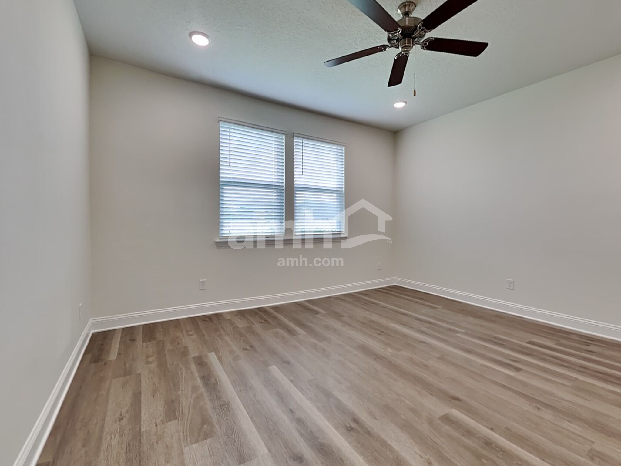 Building Photo - 11650 Hillside Dr