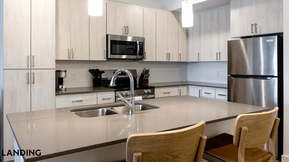 Building Photo - 1760 S Crismon Rd