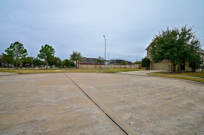 Building Photo - 6026 Baileys Run Ln
