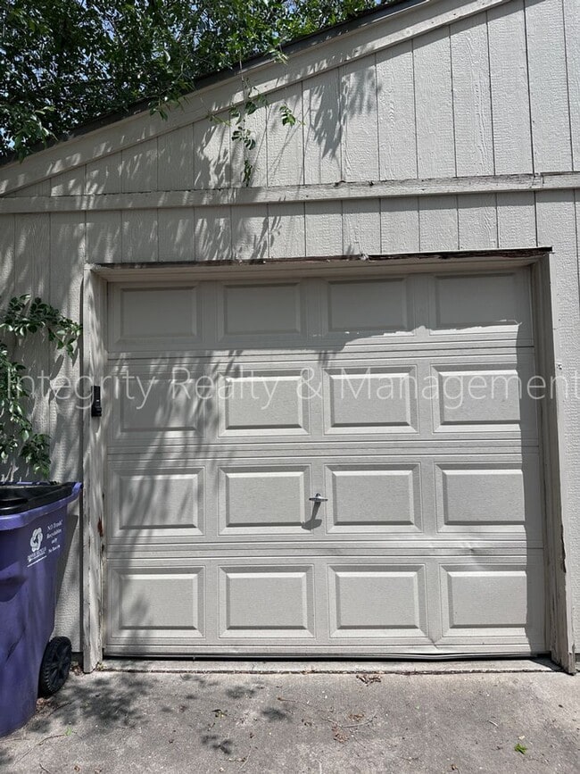 Building Photo - 2047 Meade St