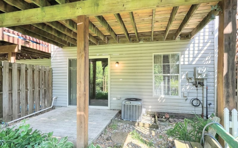 Building Photo - 330 Charles Cir