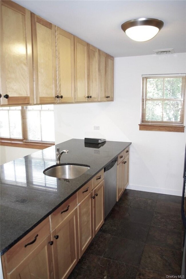 Building Photo - 120 Main St