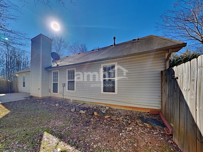 Building Photo - 7102 Independence Dr