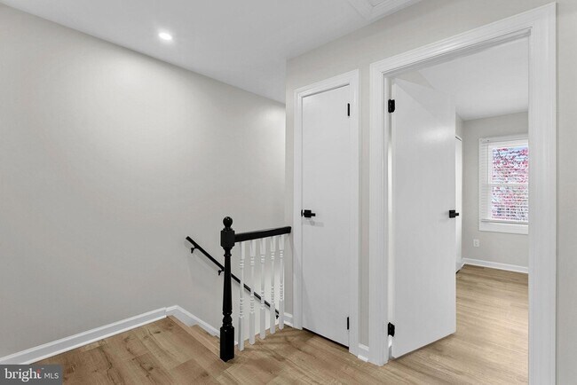 Building Photo - 210 Cameron St