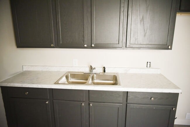 Building Photo - Updated 3BR house in Taylor Berry Neighbor...