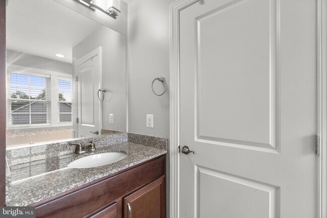 Building Photo - 945 Kayley Dr