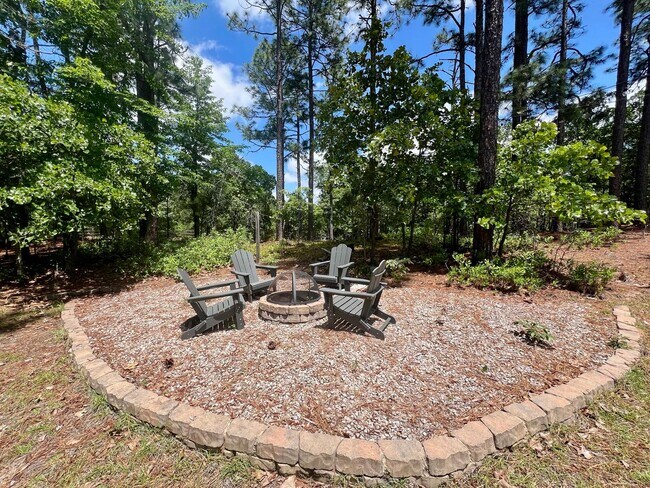 Building Photo - Carolina Lakes!!