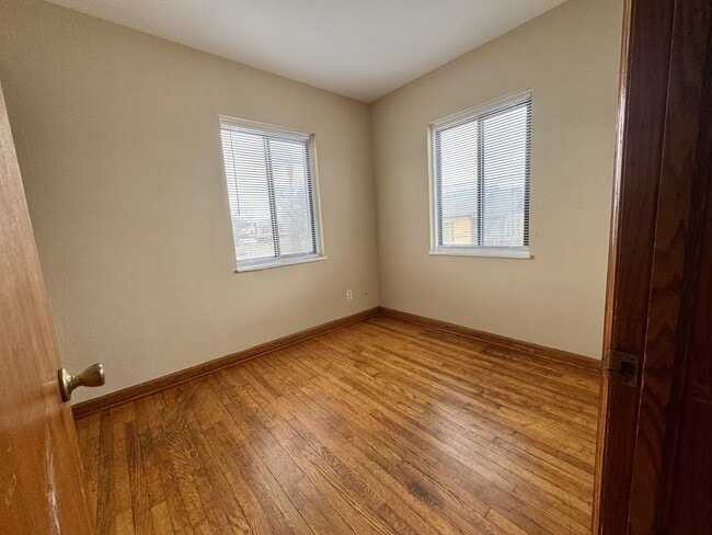 Building Photo - 327 1/2 2nd Ave