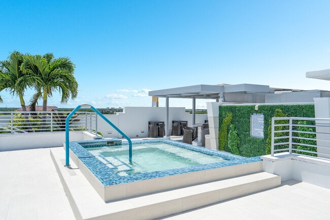 Building Photo - 155 E Boca Raton Rd
