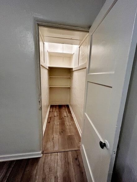 Building Photo - 808 N Poinsettia Pl