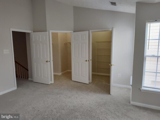 Building Photo - 5032 Finsbury Rd