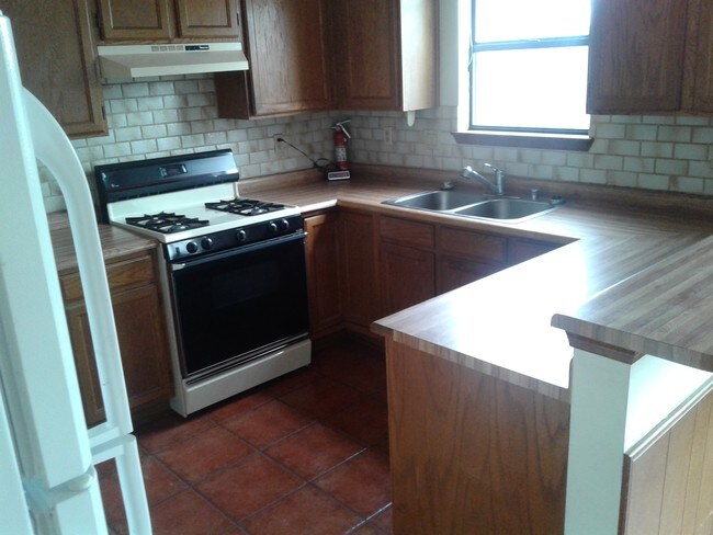 Building Photo - 5609 Wingate Ave NW