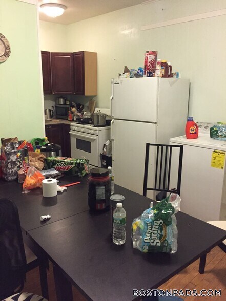 Building Photo - 447 Park Dr