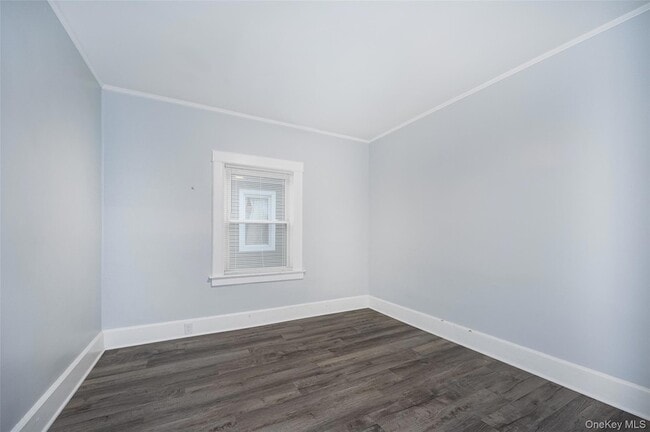 Building Photo - 5 Orchard Pl