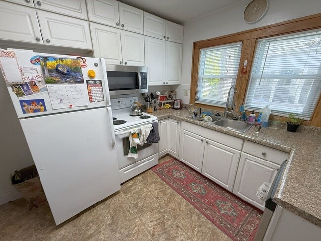 Building Photo - 1128 Bowen Ct