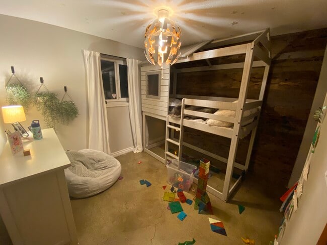 Building Photo - 3610 Scenic Dr