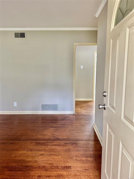 Building Photo - 320 Green Ridge Rd