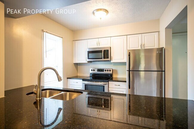 Building Photo - 970 Quay Ave