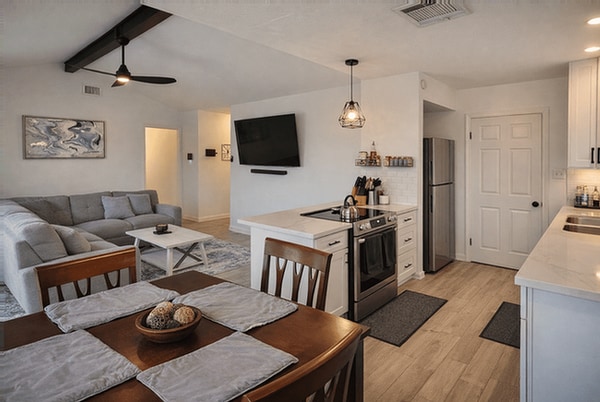 Building Photo - 10907 Sageriver Dr