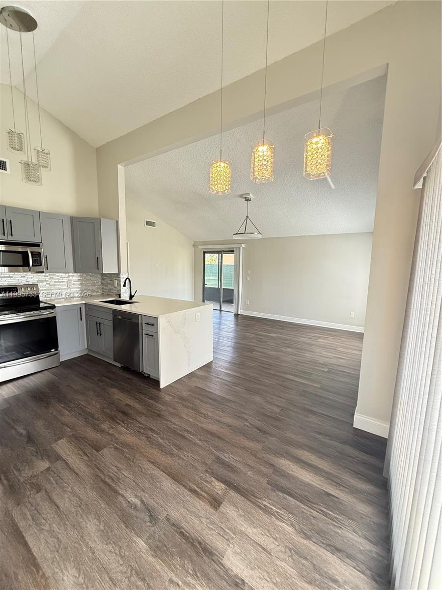 Building Photo - 8419 Garden Gate Pl