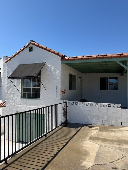 Building Photo - 3205 Ganahl St