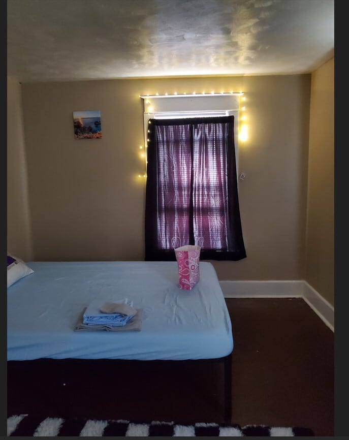 Building Photo - 528 W 4th St