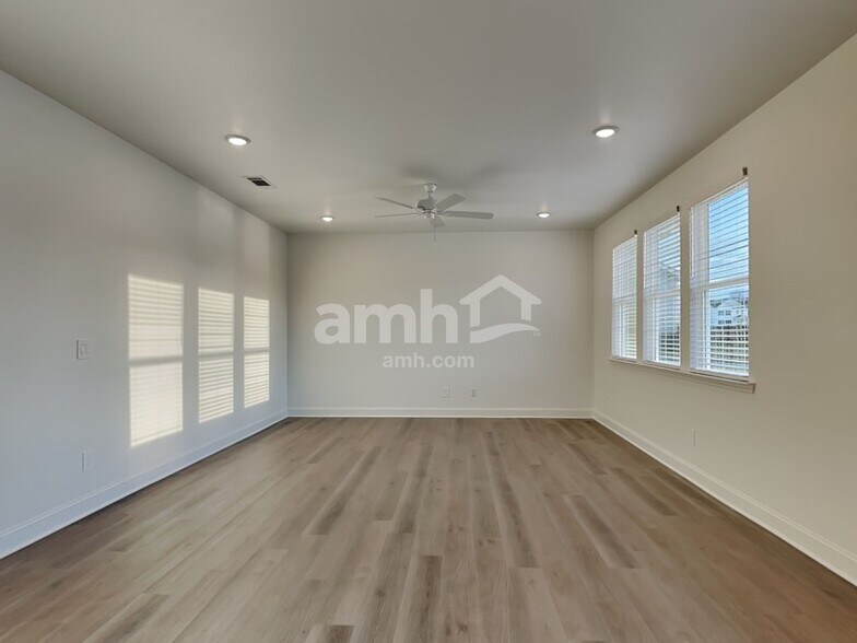 Building Photo - 314 Golucke Way