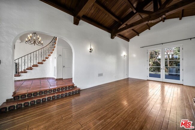Building Photo - 333 S Roxbury Dr