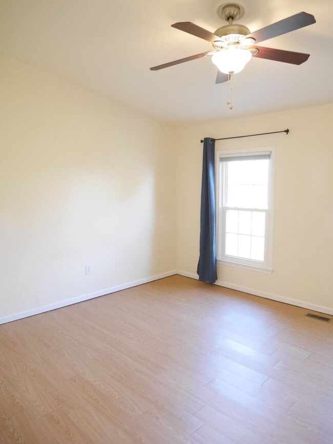 Building Photo - Jessup Townhome- Move-in Ready