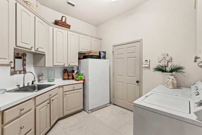 Building Photo - 4513 Country Club View