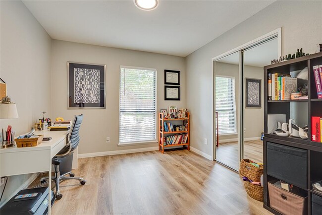 Building Photo - 3321 Pinion Dr