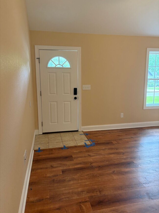 Building Photo - 124 Deerfield Ln
