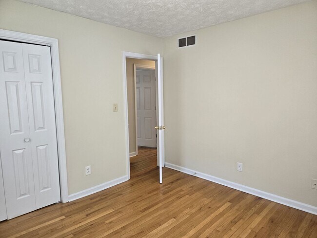 Building Photo - House in Gainesway With Huge Yard      250731