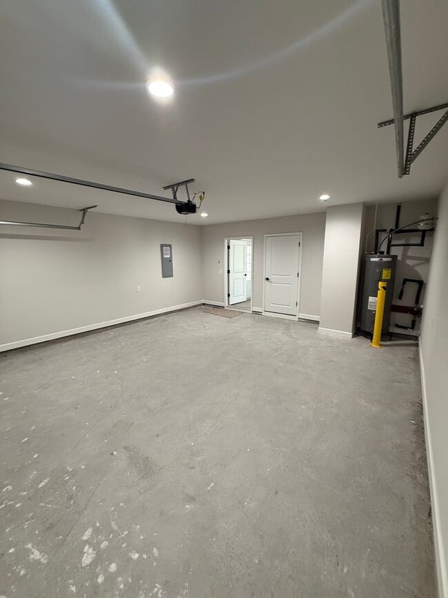 Building Photo - BRAND NEW TOWNHOMES AVALIABLE NOW