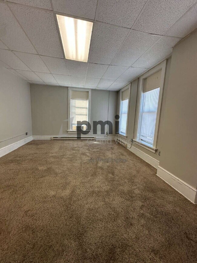 Building Photo - 601 Monroe Ave