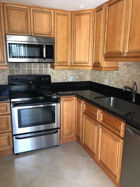 Building Photo - 5972 SE Riverboat Dr