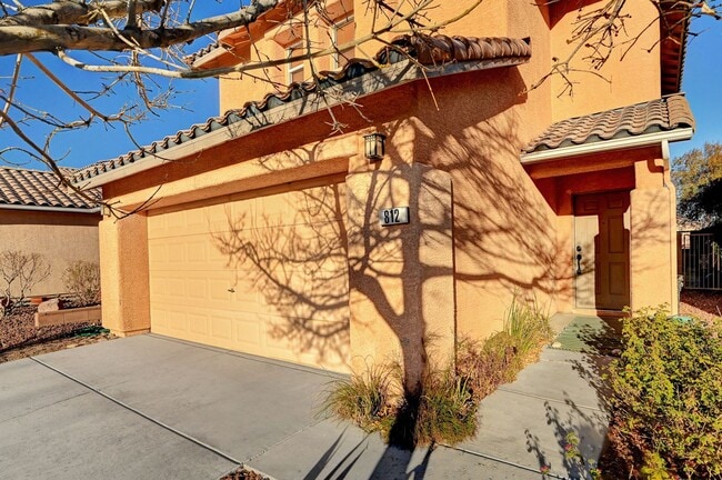 Building Photo - Remodeled Three Bedroom in Summerlin! No carpet!