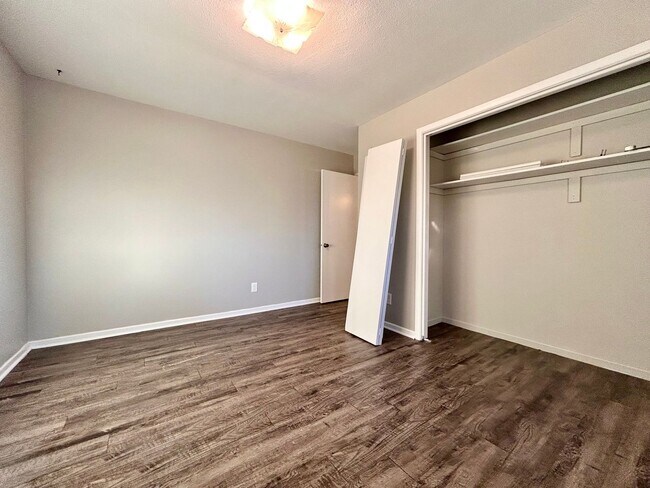 Building Photo - Ivanrest 3689-3695