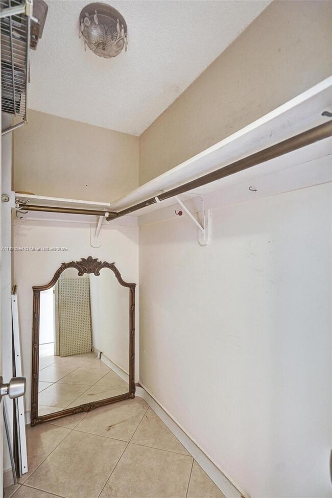 Building Photo - 1833 S Ocean Dr