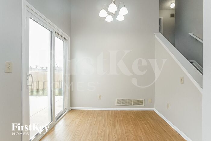 Building Photo - 1007 Haltonia Dr