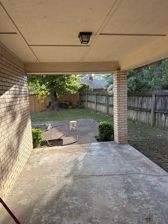 Building Photo - 9515 Kingswalk St