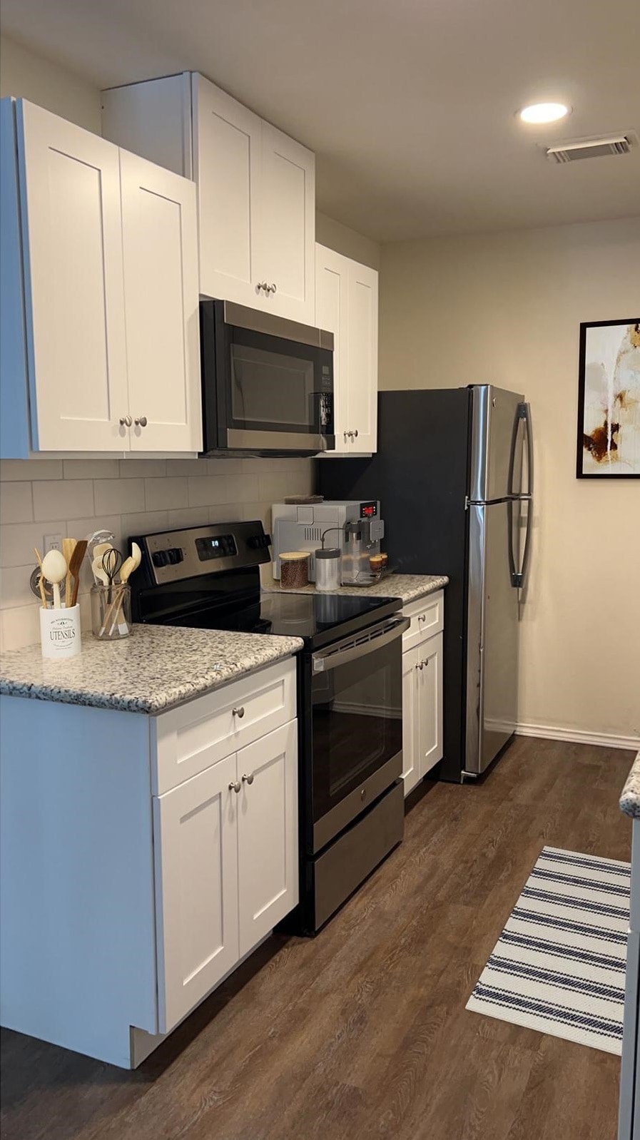 Fully Renovated Kitchens - Porter Plaza Apartments