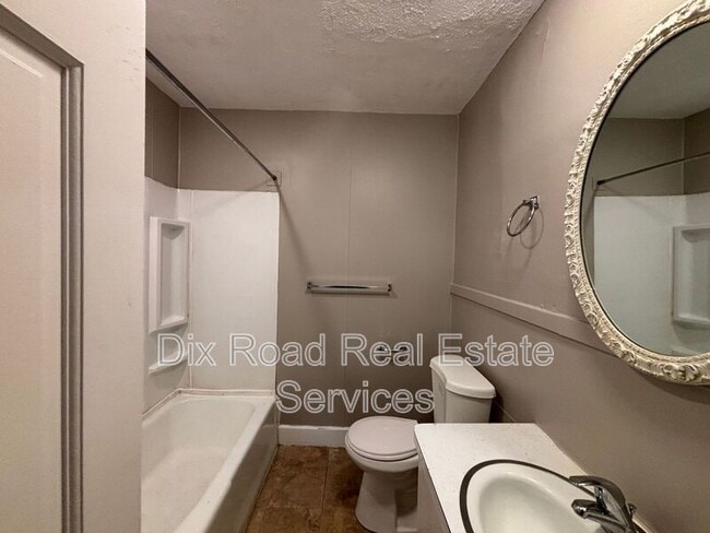 Building Photo - 55 Forest Glen Ave